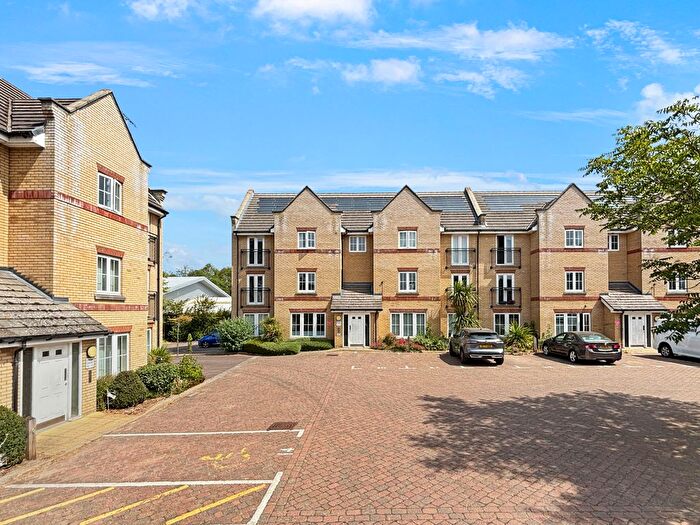 2 Bedroom Flat For Sale In Grebe Court, Cambridge, CB5