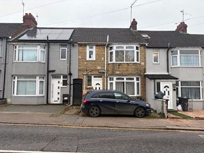 3 Bedroom Terraced House To Rent In Beechwood Road, Leagrave, Luton, LU4