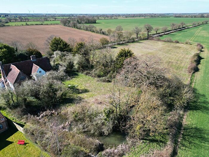 5 Bedroom Farm House For Sale In Holly Bush Farm, Brampton, NR34