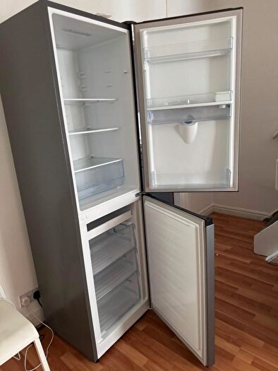 3 Bedroom Flat To Rent In Brudnell Grove, Leeds, LS6