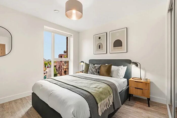 1 Bedroom Flat To Rent In Boyle Court, Lampton Parkside, Hounslow, TW3