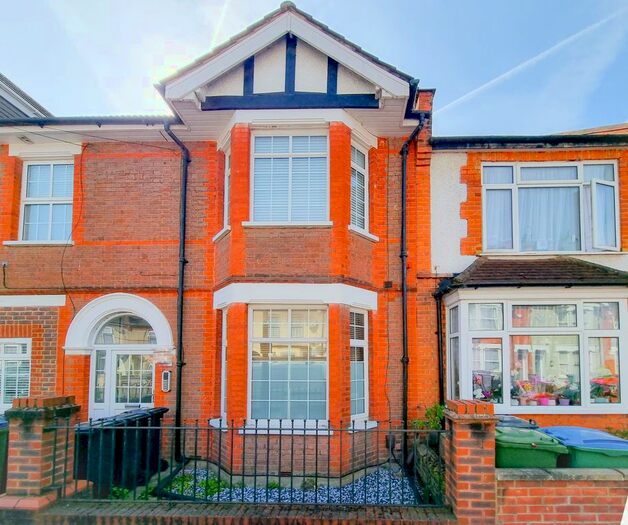 1 Bedroom Flat To Rent In Kensington Avenue, Watford, WD18