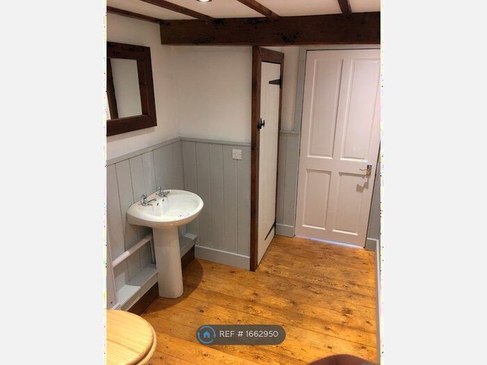 3 Bedroom Flat To Rent In Old Hay, Tonbridge, TN12