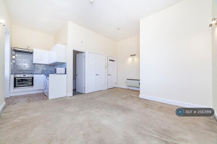 Studio To Rent In North Road, London, N7