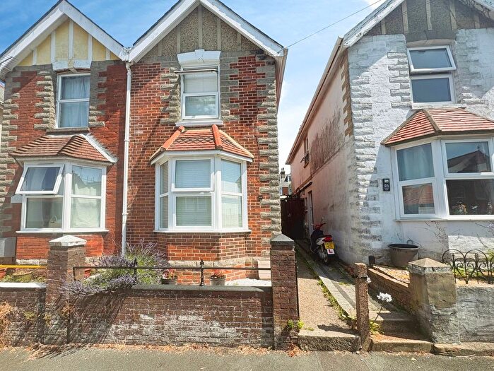 3 Bedroom Semi Detached House For Sale In Orchard Road, East Cowes, Isle Of Wight, PO32