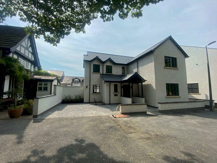 4 Bedroom Detached House To Rent In Barton Road, Worsley, M28