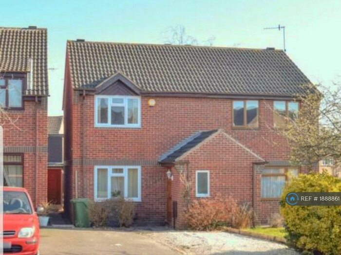 2 Bedroom Semi-Detached House To Rent In Shepherds Walk, Bromsgrove, B60