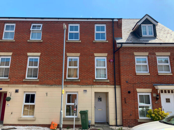 4 Bedroom Town House To Rent In Lee Chapel North, Basildon, SS15