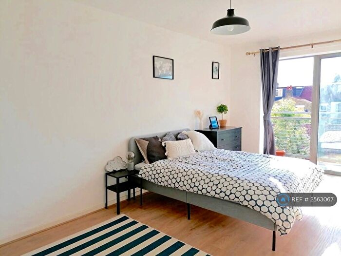 3 Bedroom Flat To Rent In Dagmar Court, London, N15