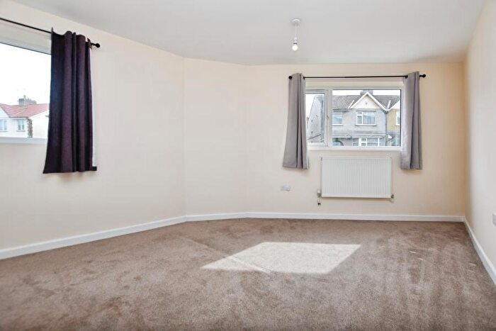 2 Bedroom Flat To Rent In St John's Lane - Victoria Park, BS3