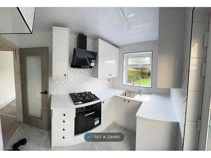 3 Bedroom Semi-Detached House To Rent In Gipton Wood Place, Leeds, LS8