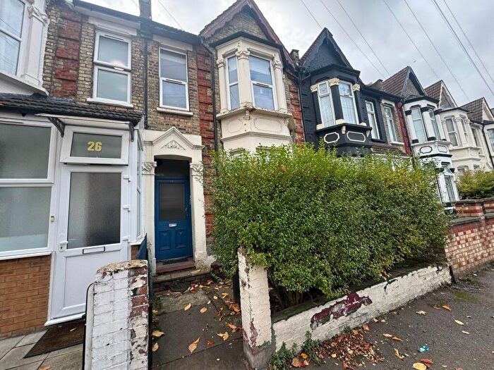 2 Bedroom Flat To Rent In Millais Road, E11