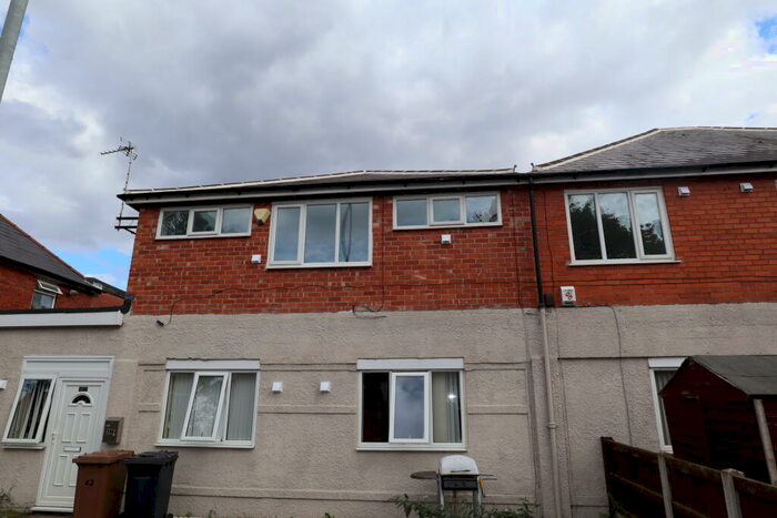 2 Bedroom Flat To Rent In Lamb Gardens, Lincoln, LN2