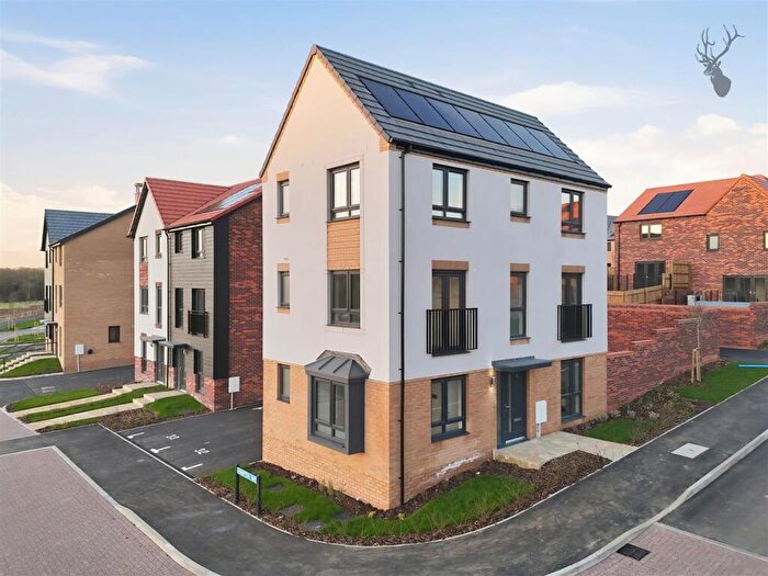 4 Bedroom House To Rent In Hampton Way, Bishop's Stortford, CM23