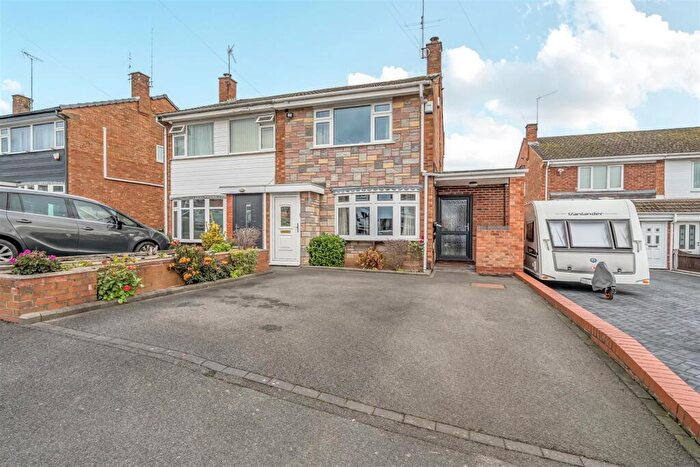 3 Bedroom Semi Detached House For Sale In Chichester Avenue, Kidderminster, DY11