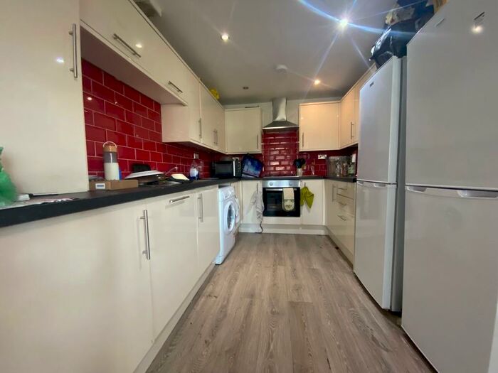 5 Bedroom Maisonette To Rent In Wyeverne Road, Cardiff(City), CF24