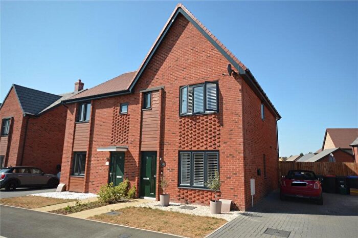 3 Bedroom Semi-Detached House For Sale In Sorrell Avenue, Braintree, Essex, CM7