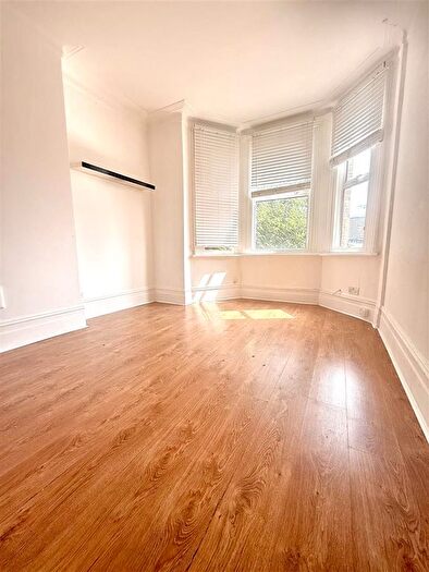 2 Bedroom Flat To Rent In Whitehorse Lane, London, SE25