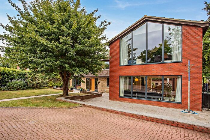 4 Bedroom Detached House For Sale In Robinswood, Wansford, Peterborough, PE8