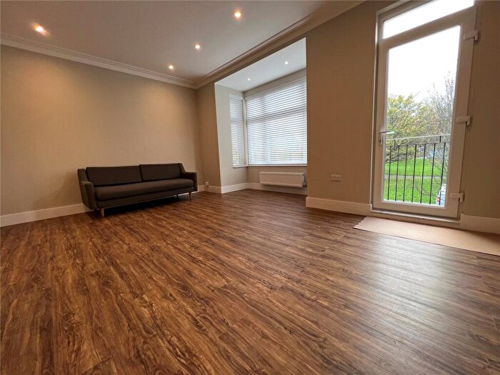 2 Bedroom Apartment To Rent In Tewkesbury Terrace, London, N11