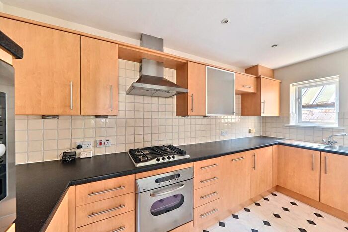 2 Bedroom Flat To Rent In Chartergate, Boltro Road, RH16