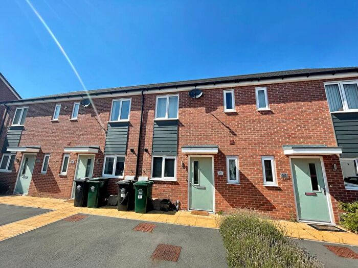 2 Bedroom Town House To Rent In Arnfield Drive, Hilton, DE65