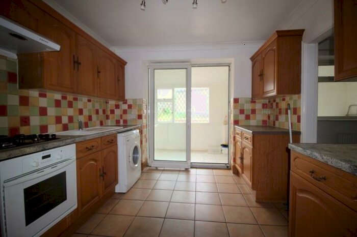 3 Bedroom Semi-Detached House To Rent In Swansdowne Drive, Nottingham, NG11