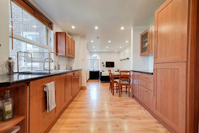 3 Bedroom Flat For Sale In Queensborough Court, Finchley, London, N3