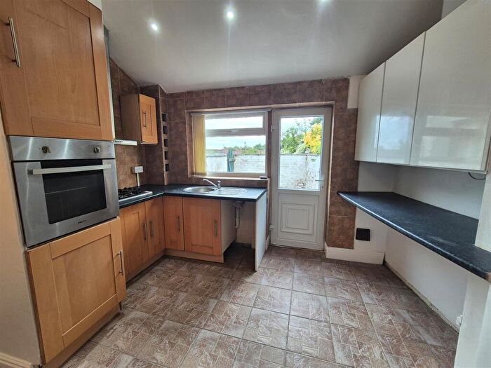2 Bedroom End Of Terrace House To Rent In Cheetham Hill Road, Dukinfield, SK16
