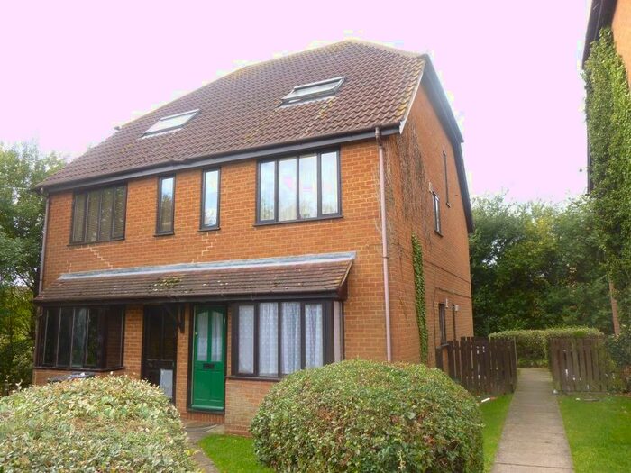 1 Bedroom Maisonette To Rent In Bergamot Gardens, Walnut Tree, Milton Keynes, MK7