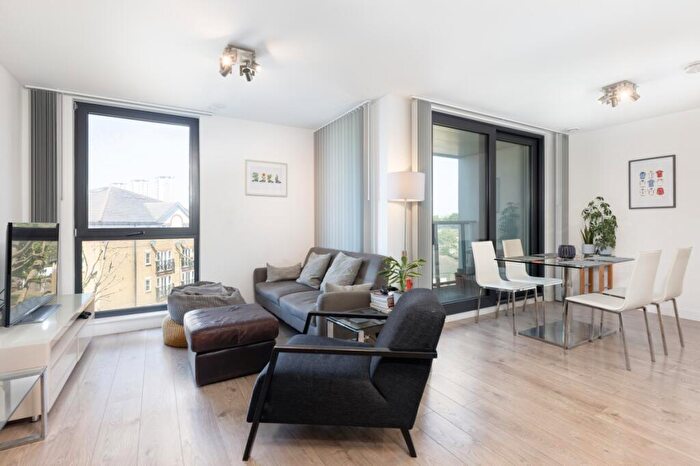 3 Bedroom Apartment To Rent In Hepburn House, London, SE16