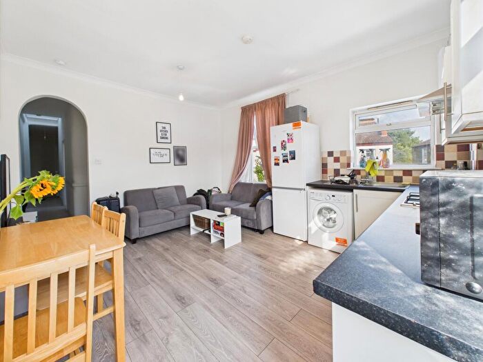 4 Bedroom Flat For Sale In Oakmead Road, Balham, SW12