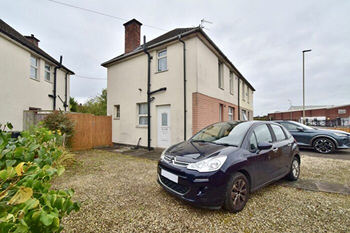 3 Bedroom Semi-Detached House For Sale In Tailby Avenue, New Humberstone, Leicester, LE5