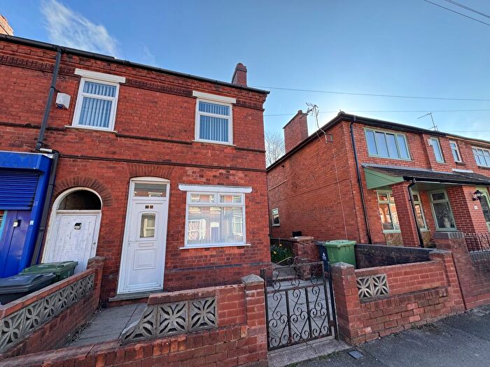 3 Bedroom Semi-Detached House To Rent In Willenhall Street, Darlaston, Wednesbury, WS10