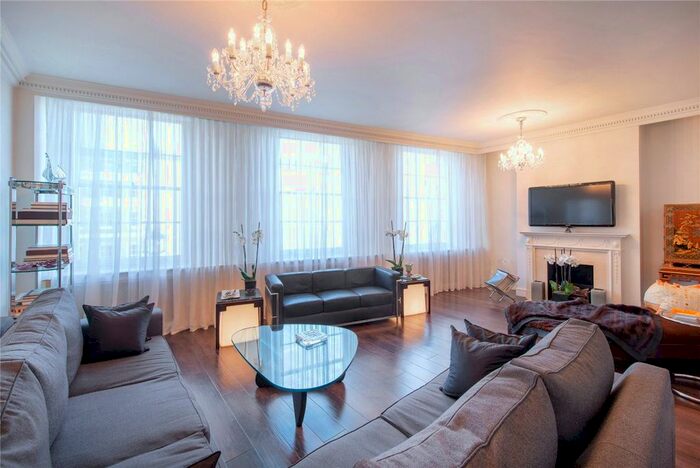 3 Bedroom Flat To Rent In Portland Place, London, W1B