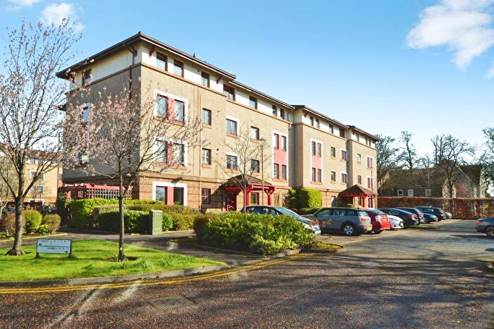 2 Bedroom Flat To Rent In North Werber Place, Edinburgh, EH4