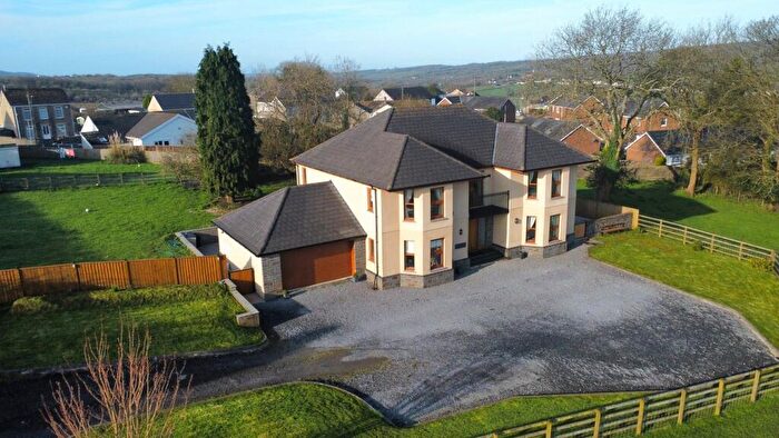 4 Bedroom Smallholding For Sale In Heol Llanelli, Pontyates, SA15
