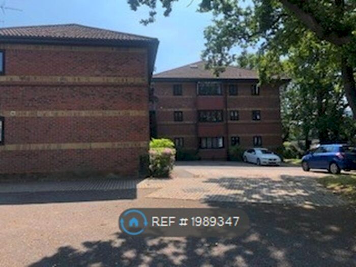 2 Bedroom Flat To Rent In Squires Walk, Southampton, SO19
