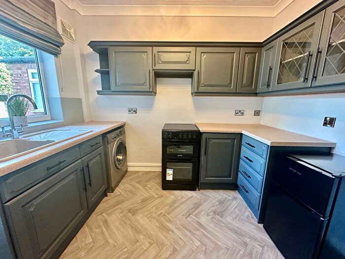 2 Bedroom Property To Rent In Weeland Road, Wakefield, WF4