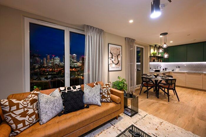 2 Bedroom Flat For Sale In Leven Road, London, E14