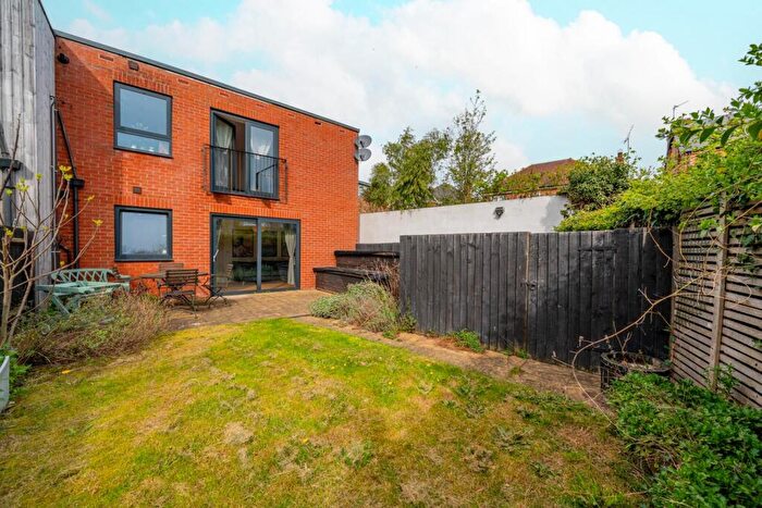 2 Bedroom Apartment For Sale In Fleeman Grove, West Bridgford, NG2