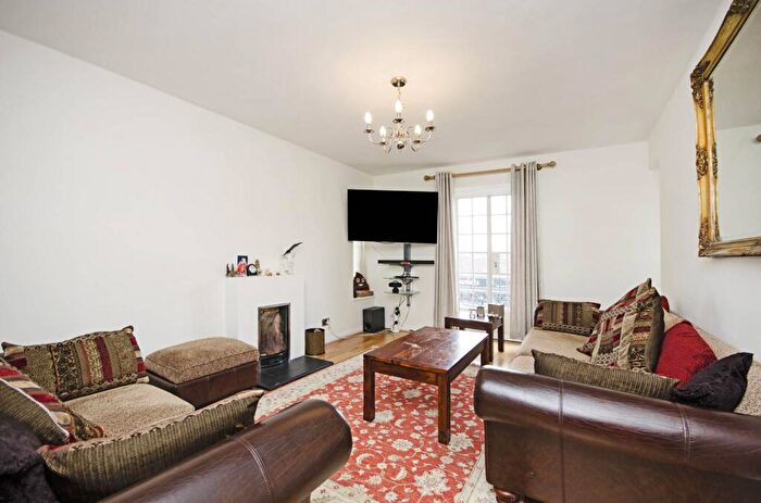 2 Bedroom Flat For Sale In Finchley Road, Temple Fortune, London, NW11