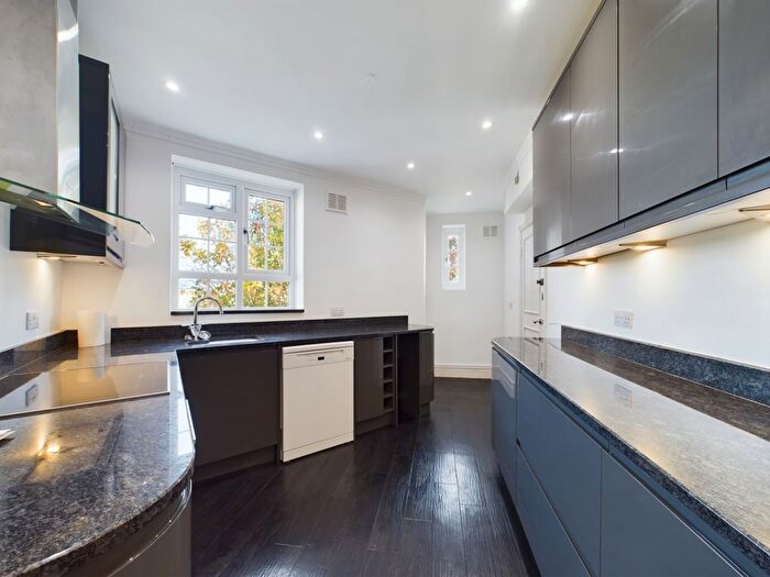 3 Bedroom Flat To Rent In Cambray Court Cambray Place, Cheltenham, Gloucestershire, GL50