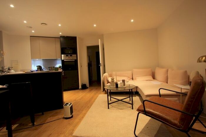 2 Bedroom Flat To Rent In Saffron Central Square, Croydon, CR0
