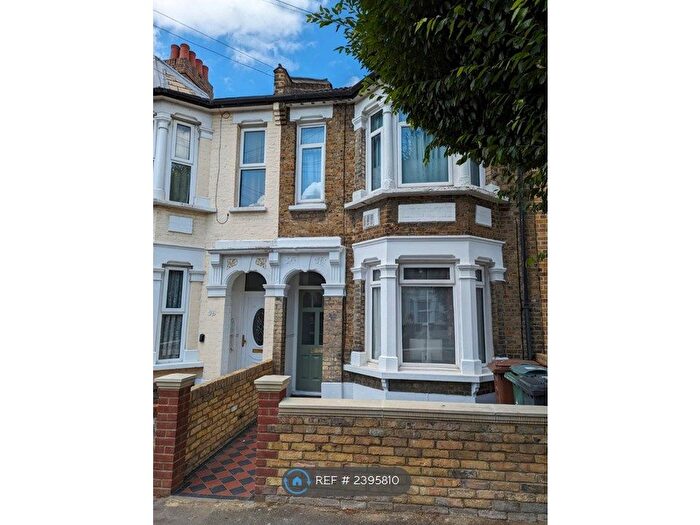 2 Bedroom Flat To Rent In Claude Road, Leyton, E10