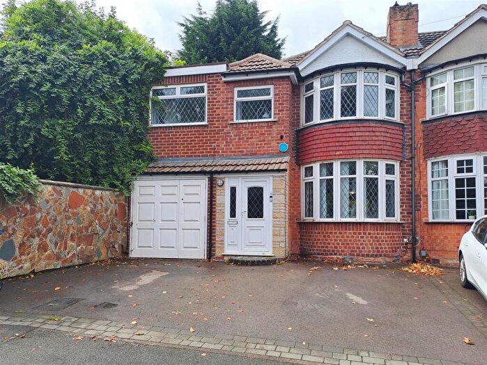 3 Bedroom Semi-Detached House For Sale In Ivydale Avenue, Sheldon, Birmingham, B26