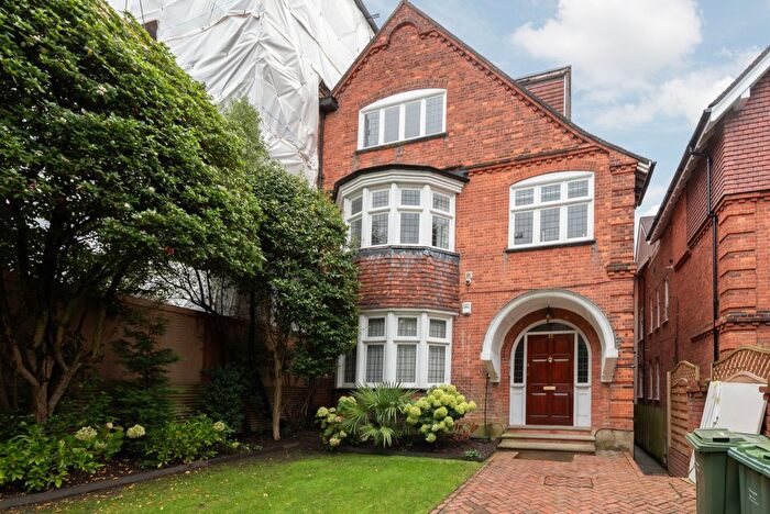 3 Bedroom Flat To Rent In Oakhill Avenue, London, NW3