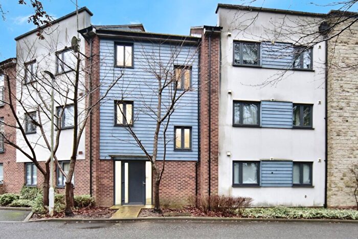 2 Bedroom Flat For Sale In Ruskin Grove, Maidstone, Kent, ME15
