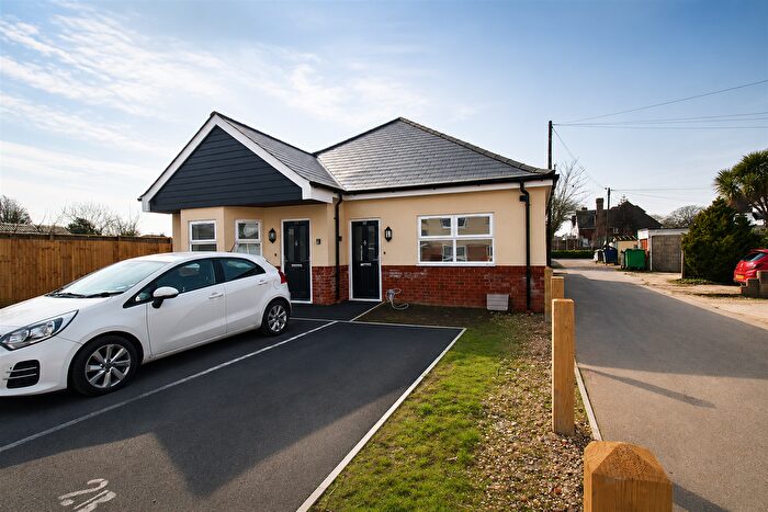 2 Bedroom Property To Rent In Lower Ashley Road, New Milton, BH25