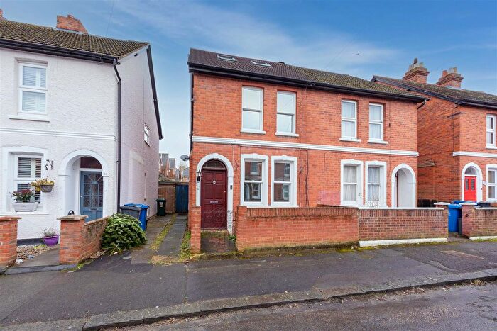 3 Bedroom Semi Detached House For Sale In College Rise, Maidenhead, SL6